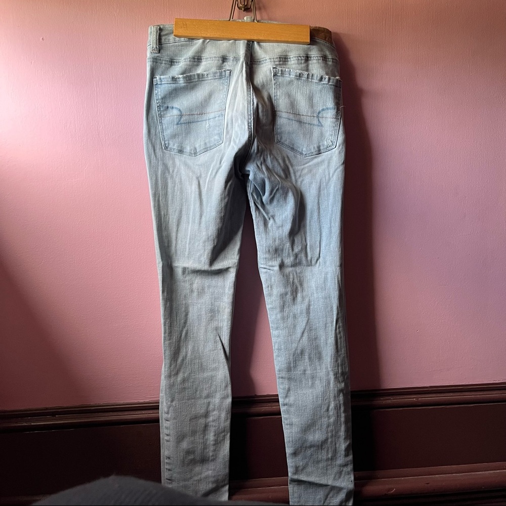 Size 8 AE Hi Rise Ripped Jeggings in Light Wash👖 - Picture 5 of 8